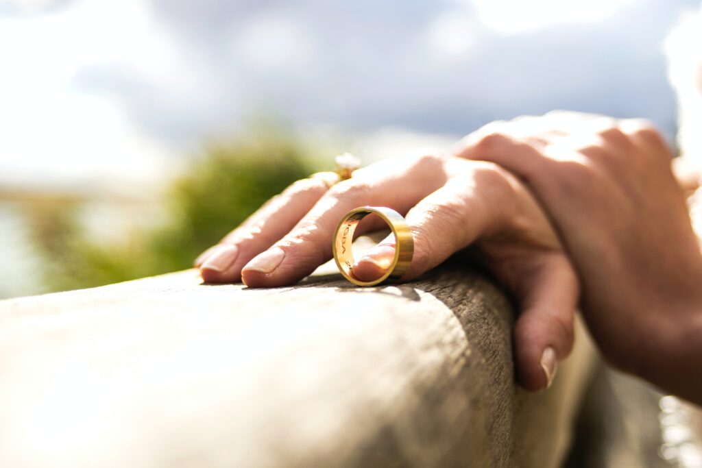 marriage divorce ring off the finger relationship ending
